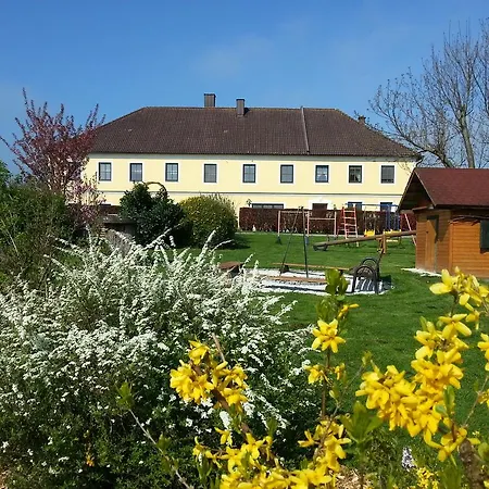 Familienbauernhof Strassbauer Bauernhof *