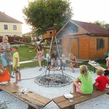 Familienbauernhof Strassbauer Bauernhof