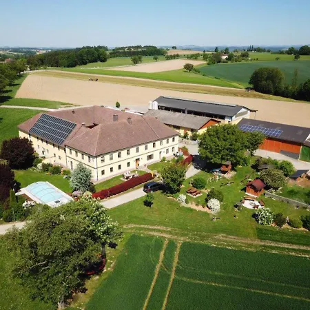 Familienbauernhof Strassbauer