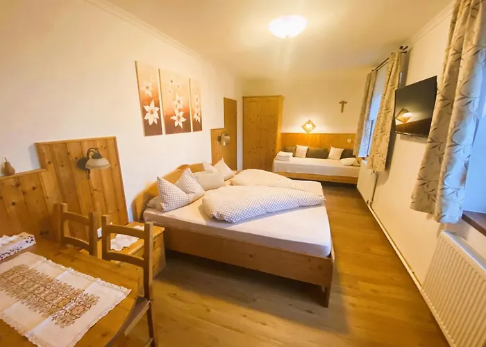 Lantgård Familienbauernhof Strassbauer *