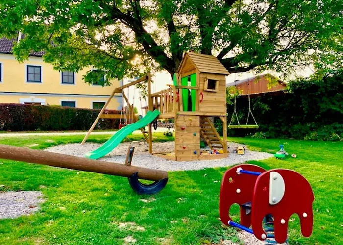 Familienbauernhof Strassbauer Lantgård *