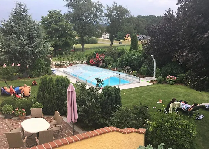 Familienbauernhof Strassbauer Lantgård