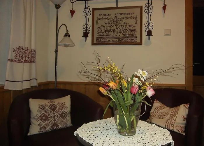 Familienbauernhof Strassbauer Lantgård